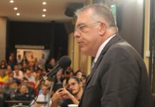 Prefeito Eduardo Campos durante pronunciamento na Câmara Municipal nesta terça-feira, dia 4 – Foto: Wilhan Filgueira