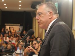 Prefeito Eduardo Campos durante pronunciamento na Câmara Municipal nesta terça-feira, dia 4 – Foto: Wilhan Filgueira