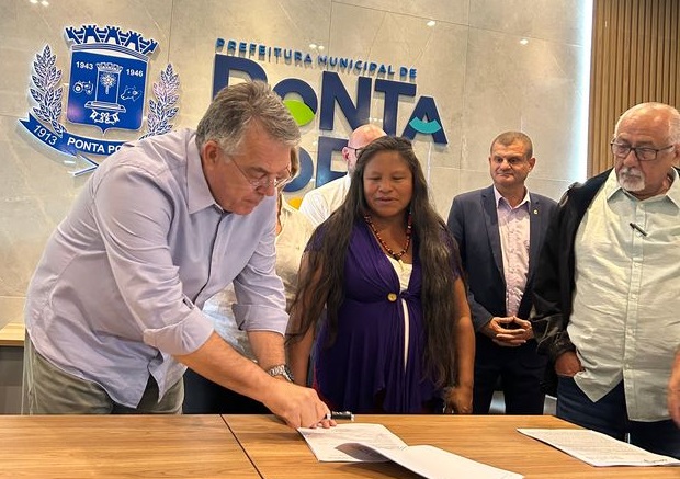 ASSINATURA_CONTRATOS_CASAS_ALDEIAS