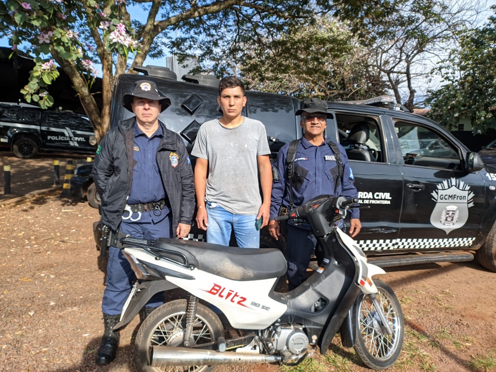 proprietário recebe motocicleta furtada de volta