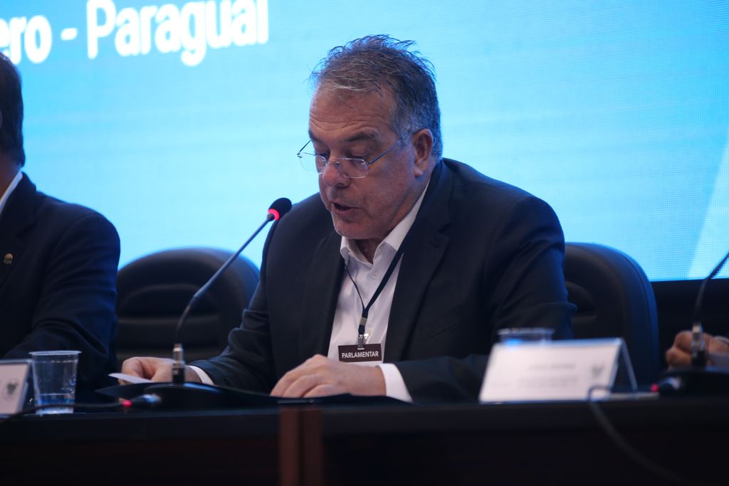 prefeito_eduardo_campos_discursa_audiencia_parlasul