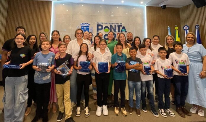 FOTO_01_PREMIACAO_EXPOMAKER_4_e_5_ano_DORA_LANDOLFI