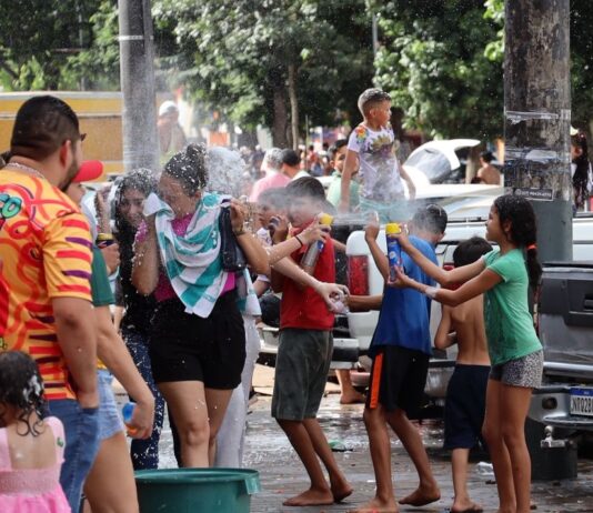 “Guerra D’Água” será domingo e terça-feira na Avenida Brasil entre as ruas Tiradentes e Guia Lopes