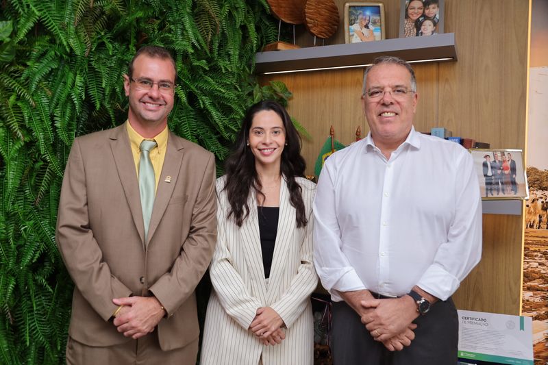 FOTO_01_Eduardo_com_Thiago_e_Renata