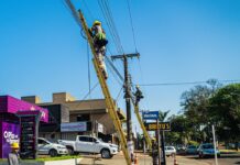 Ponta Porã avança com retirada de fios e cabos inservíveis dos postes