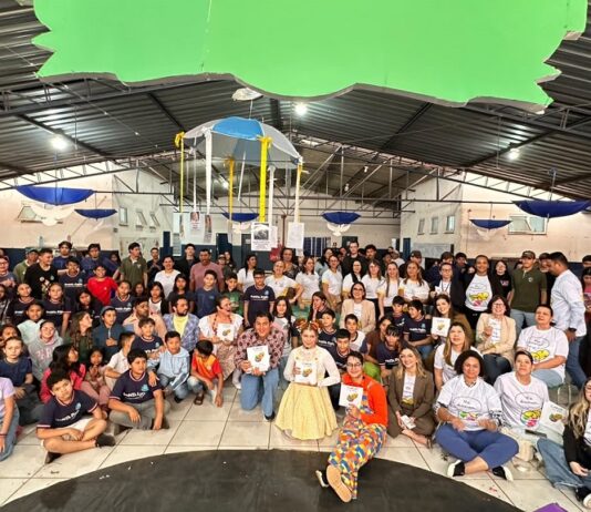 Escola Municipal Rural Graça de Deus recebe lançamento de livro sobre prevenção à violência doméstica em guarani kaiowá